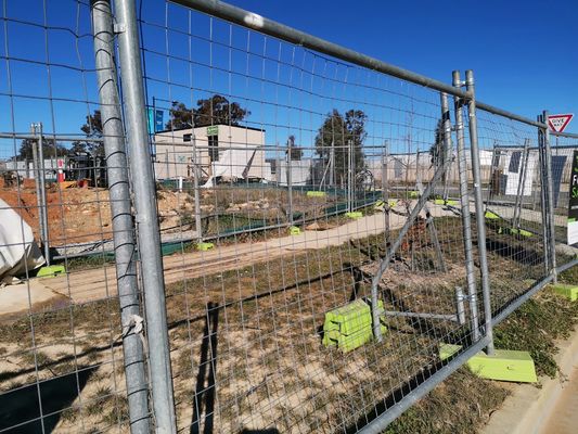 حصار امنیتی موقت 1.8 متر در فضای باز مشبک 60 * 60 میلی متر