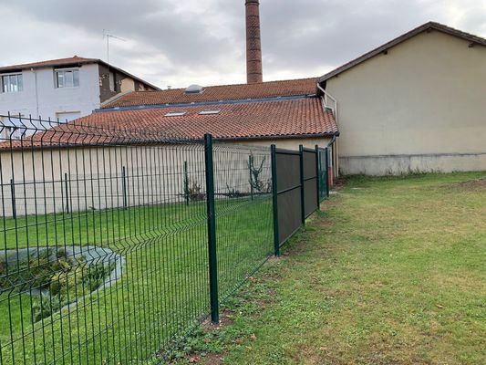 امنیت تجاری پوشش پودری 3D شکل V Wire Mesh