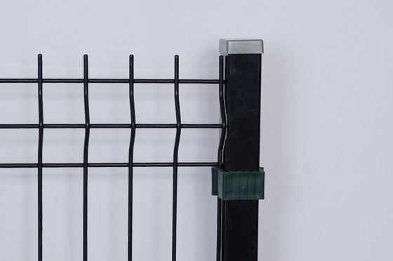 PVC پوشیده شده 50 * 200mm Mesh 3D خم شده Welded Wire Mesh Fence با ستون مستطیل
