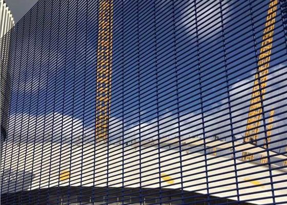 حصار امنیتی فرودگاه سنگین