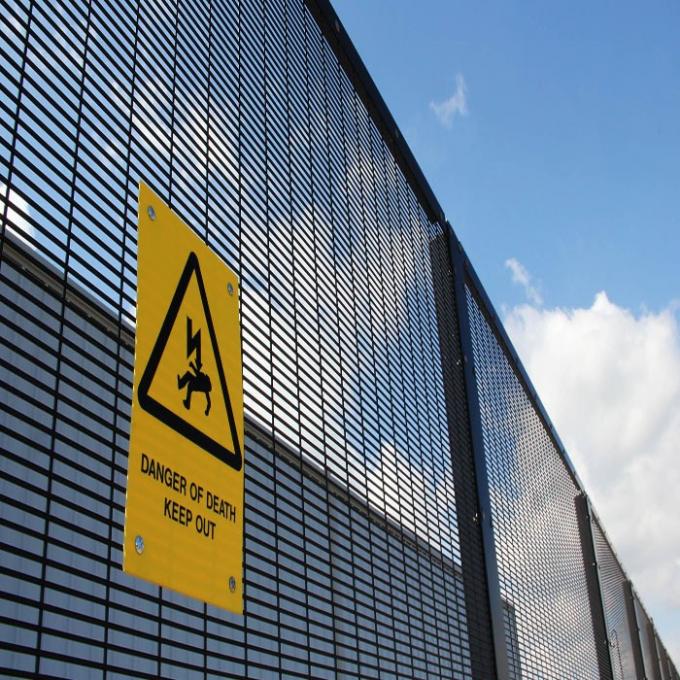 آخرین اخبار شرکت 358 حصار ایمنی صاف و سیم Y پست حصار برای فرودگاه  1