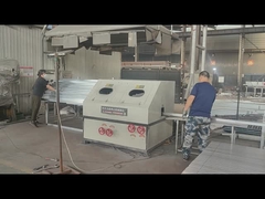 پایه های حصار برای چسباندن لوازم جانبی سوراخ می شوند